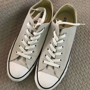 Women’s 8.5 Converse